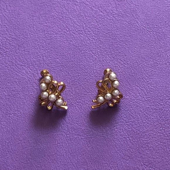 Vintage Napier Gold and White Pearl Clip Earrings - Picture 1 of 3